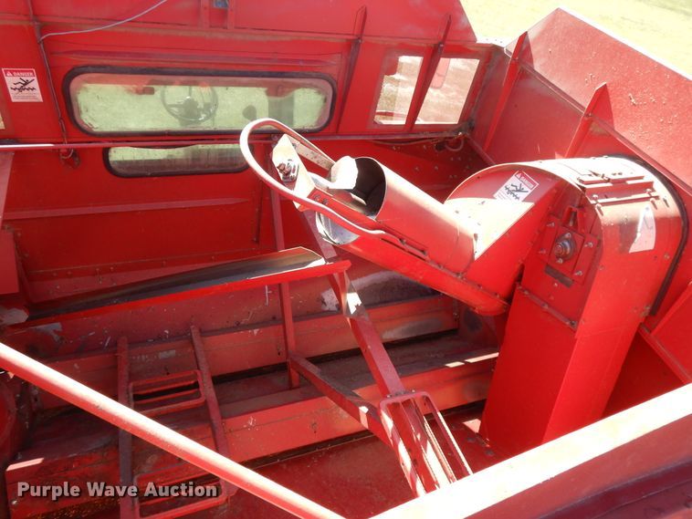 image for item DH0164 1998 Case IH 2388 combine