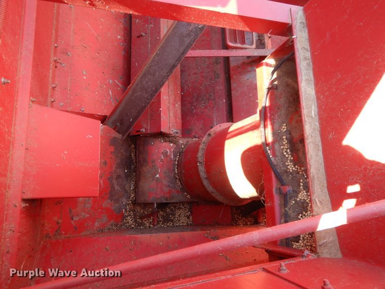 image for item DH0164 1998 Case IH 2388 combine