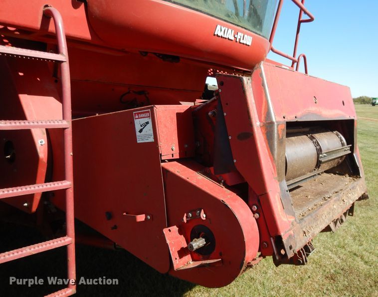 image for item DH0164 1998 Case IH 2388 combine
