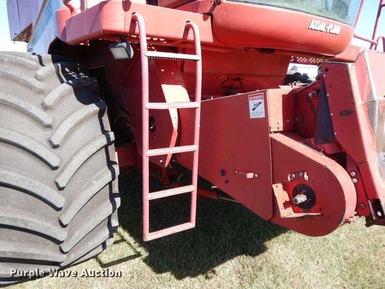 image for item DH0164 1998 Case IH 2388 combine