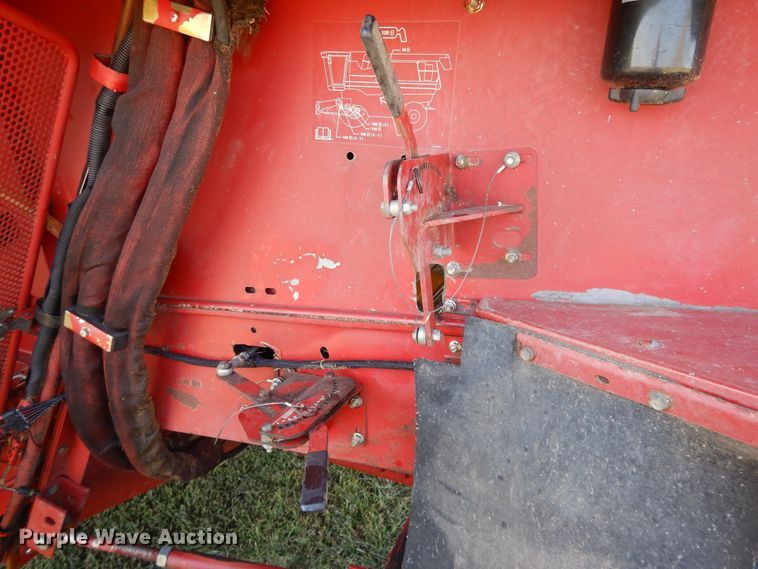 image for item DH0164 1998 Case IH 2388 combine