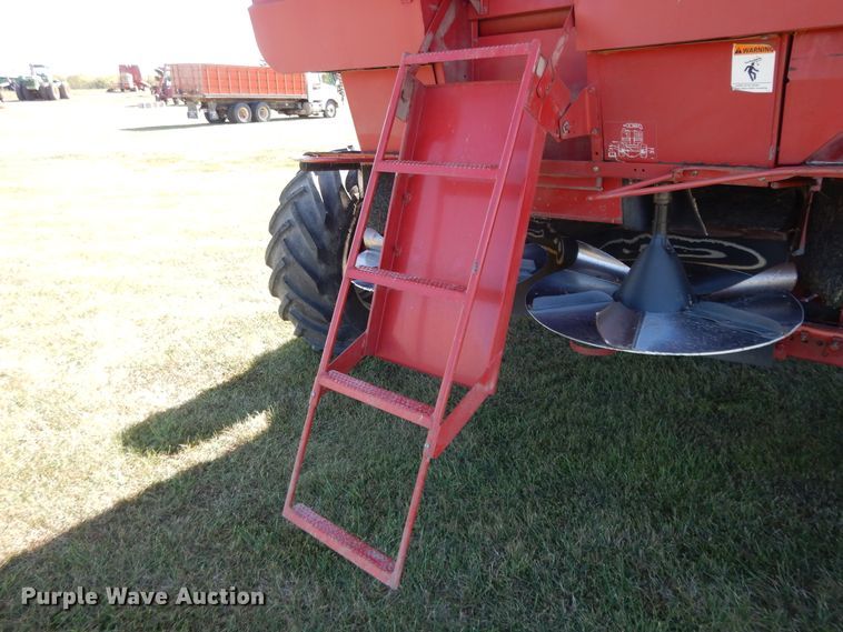 image for item DH0164 1998 Case IH 2388 combine