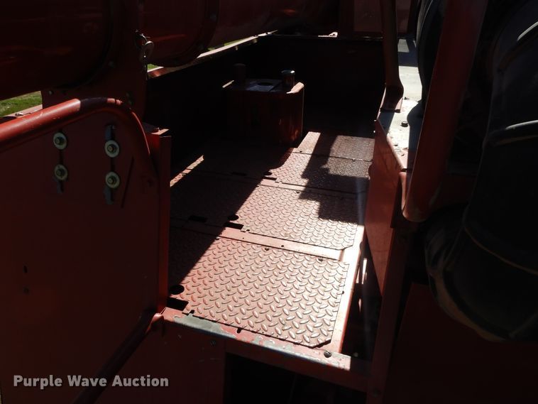 image for item DH0164 1998 Case IH 2388 combine