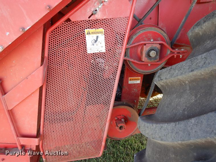 image for item DH0164 1998 Case IH 2388 combine