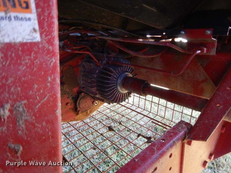 image for item DH0164 1998 Case IH 2388 combine