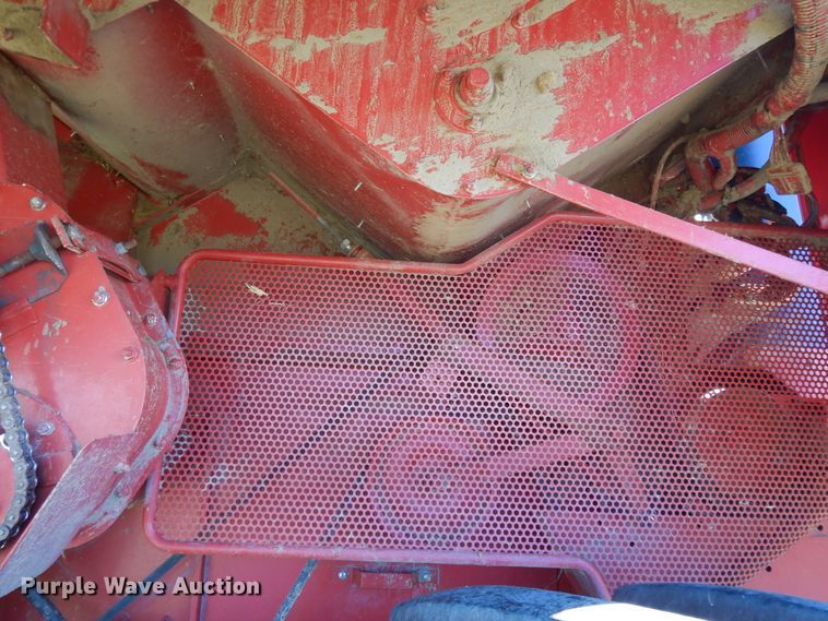 image for item DH0164 1998 Case IH 2388 combine