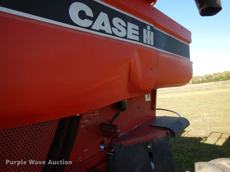image for item DH0164 1998 Case IH 2388 combine