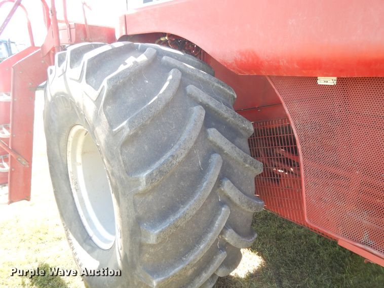 image for item DH0164 1998 Case IH 2388 combine