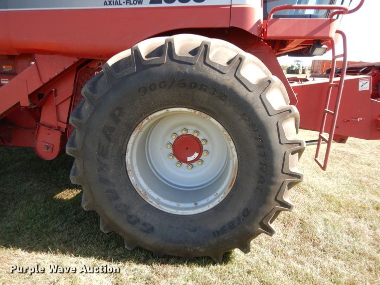 image for item DH0164 1998 Case IH 2388 combine