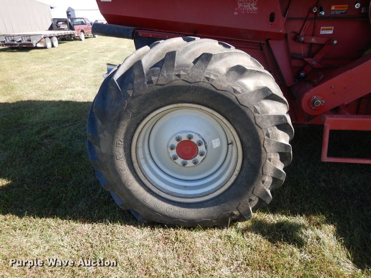 image for item DH0164 1998 Case IH 2388 combine