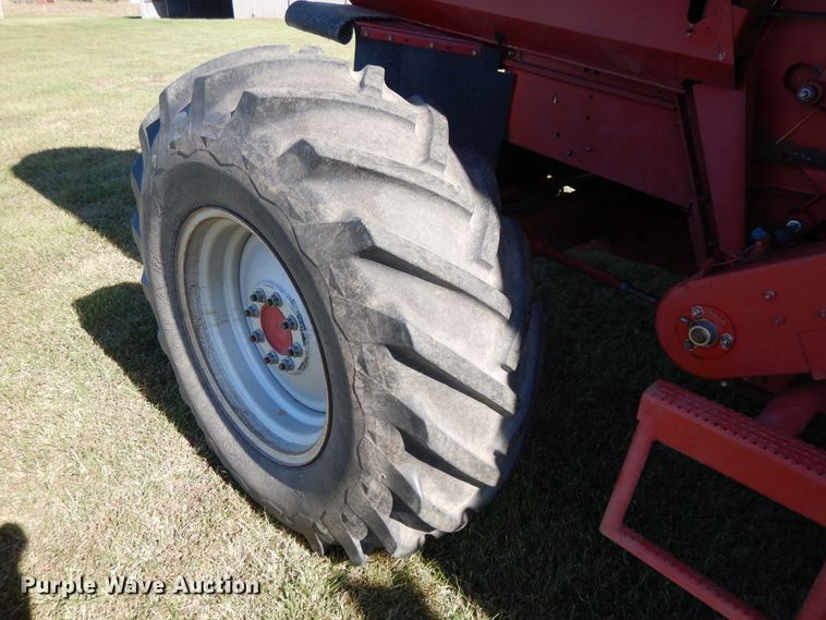image for item DH0164 1998 Case IH 2388 combine