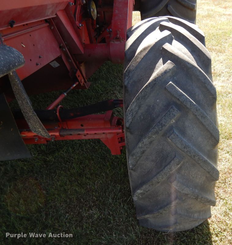 image for item DH0164 1998 Case IH 2388 combine