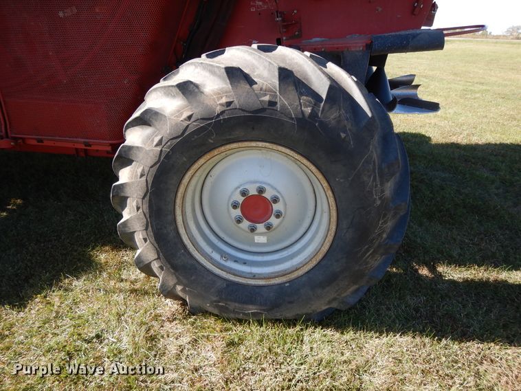 image for item DH0164 1998 Case IH 2388 combine