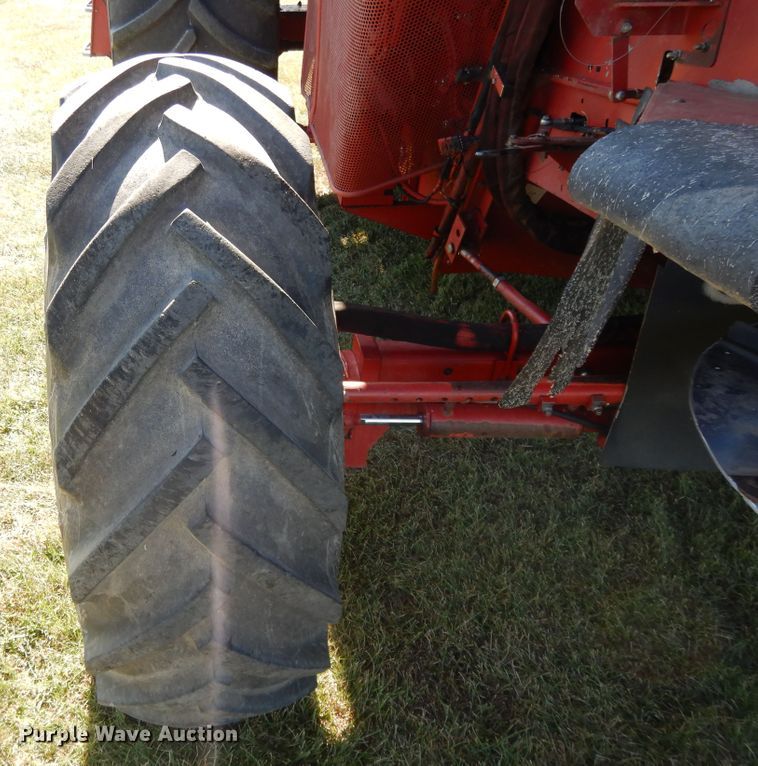 image for item DH0164 1998 Case IH 2388 combine