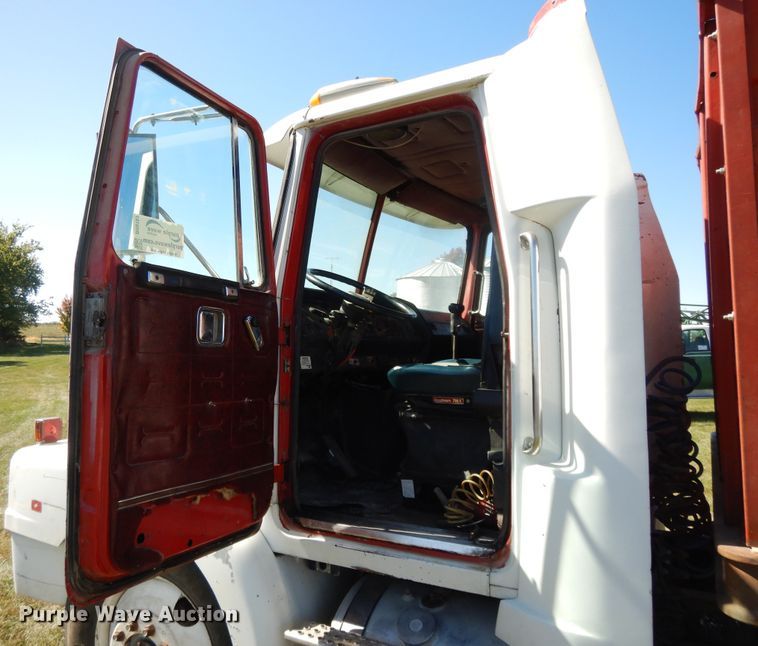 image for item DH0167 1990 Volvo  grain truck