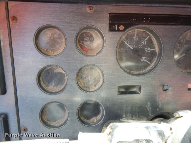 image for item DH0167 1990 Volvo  grain truck