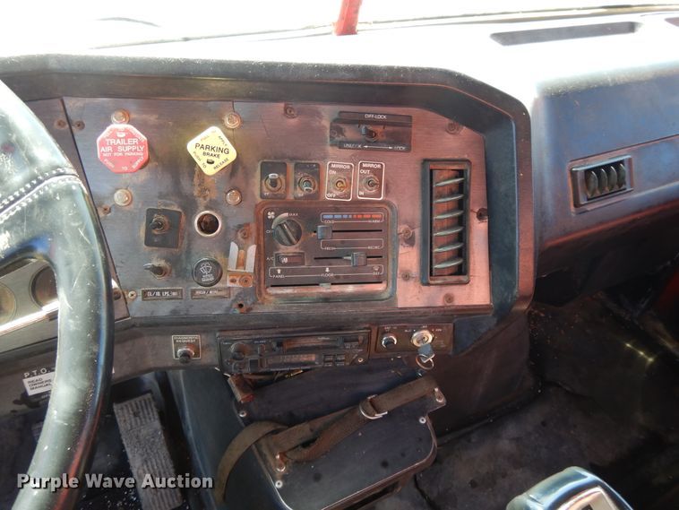 image for item DH0167 1990 Volvo  grain truck