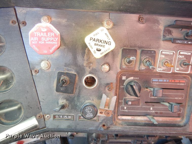 image for item DH0167 1990 Volvo  grain truck