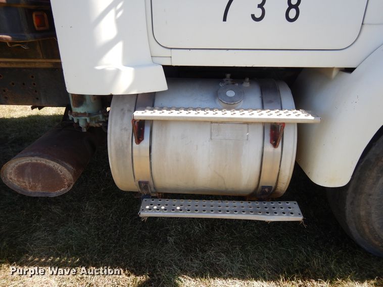 image for item DH0167 1990 Volvo  grain truck