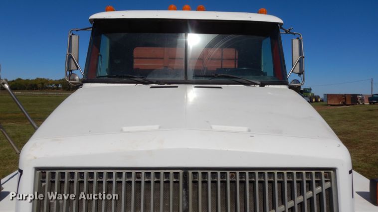 image for item DH0167 1990 Volvo  grain truck