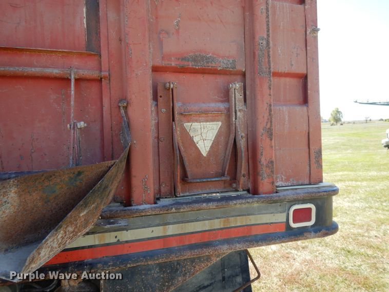 image for item DH0167 1990 Volvo  grain truck