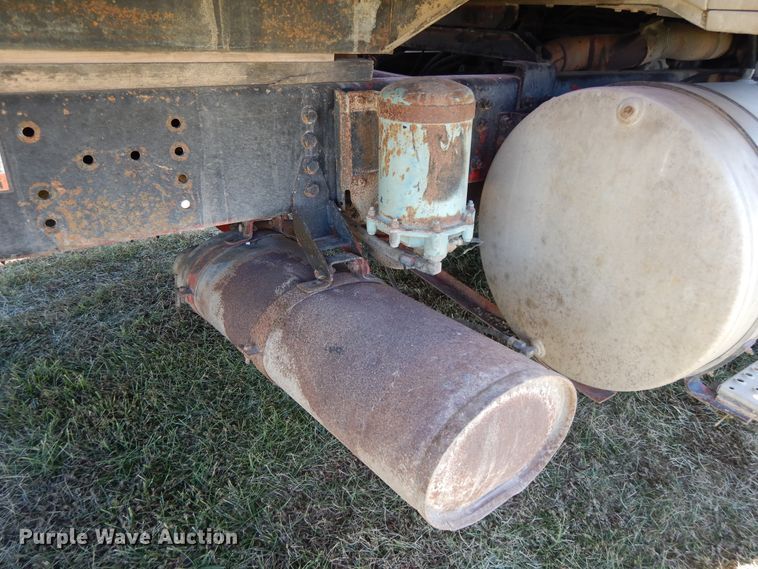 image for item DH0167 1990 Volvo  grain truck