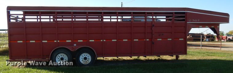 image for item DH0169 2005 Circle D livestock trailer