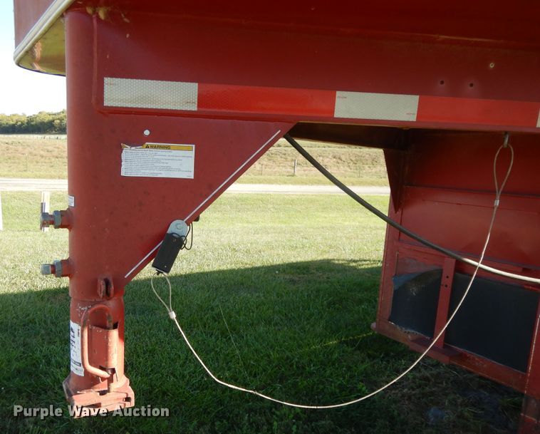 image for item DH0169 2005 Circle D livestock trailer