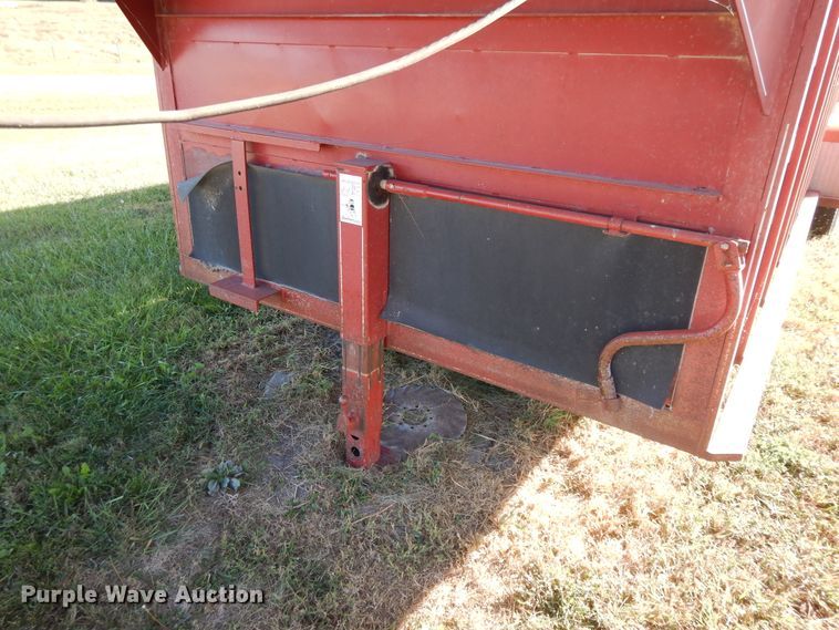 image for item DH0169 2005 Circle D livestock trailer