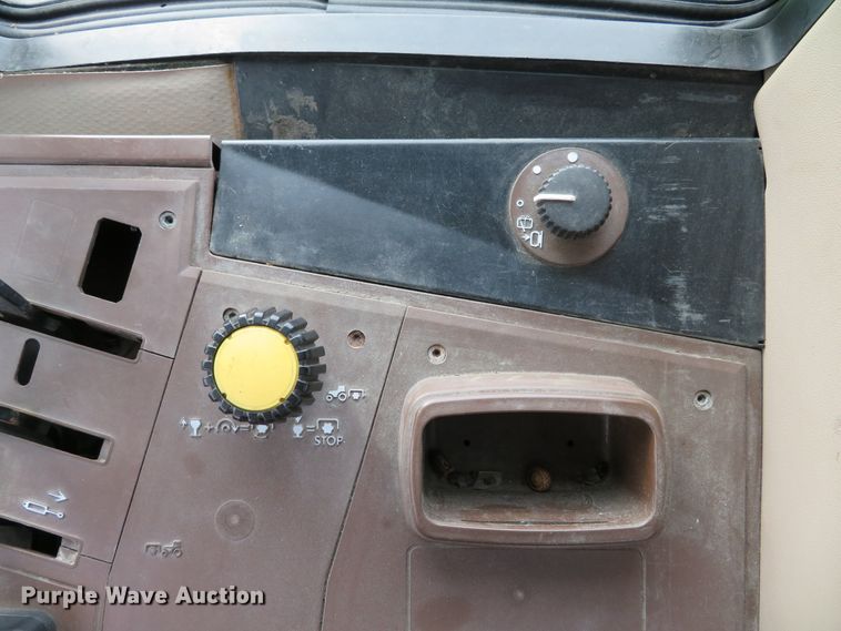 image for item DH1229 2007 John Deere 6415  MFWD tractor