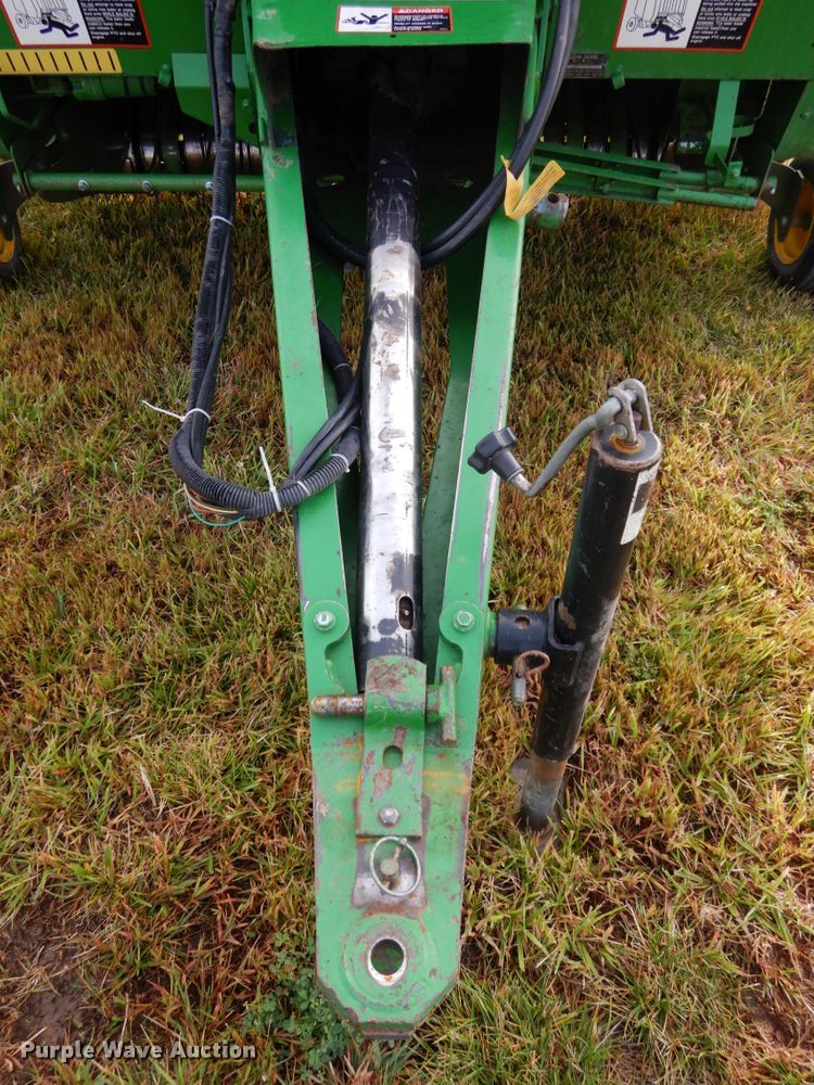 image for item DH6621 John Deere 566  round baler