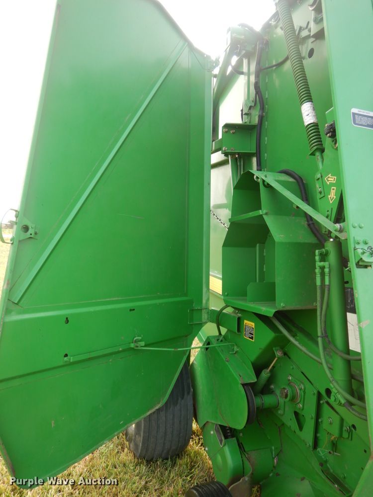 image for item DH6621 John Deere 566  round baler