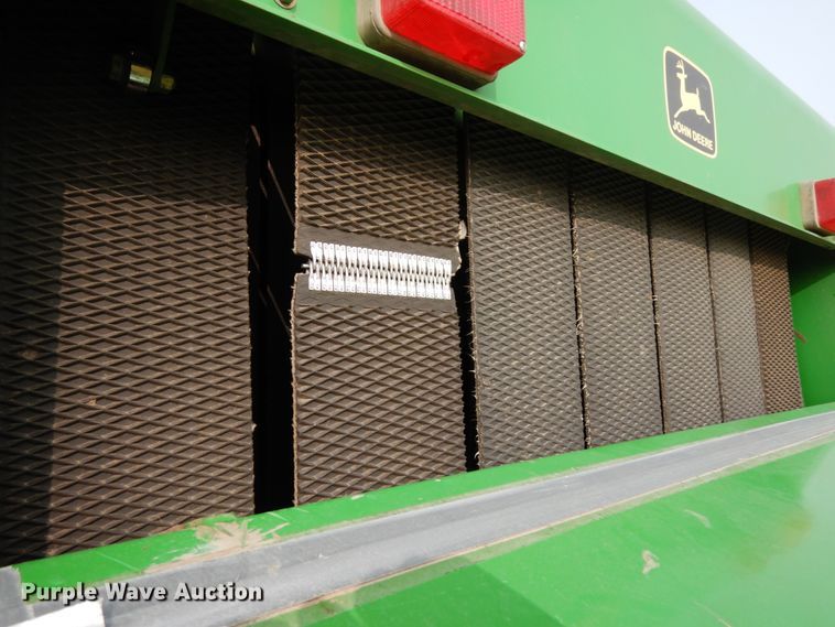 image for item DH6621 John Deere 566  round baler