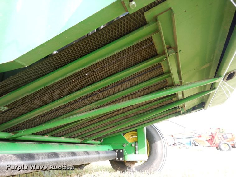 image for item DH6621 John Deere 566  round baler