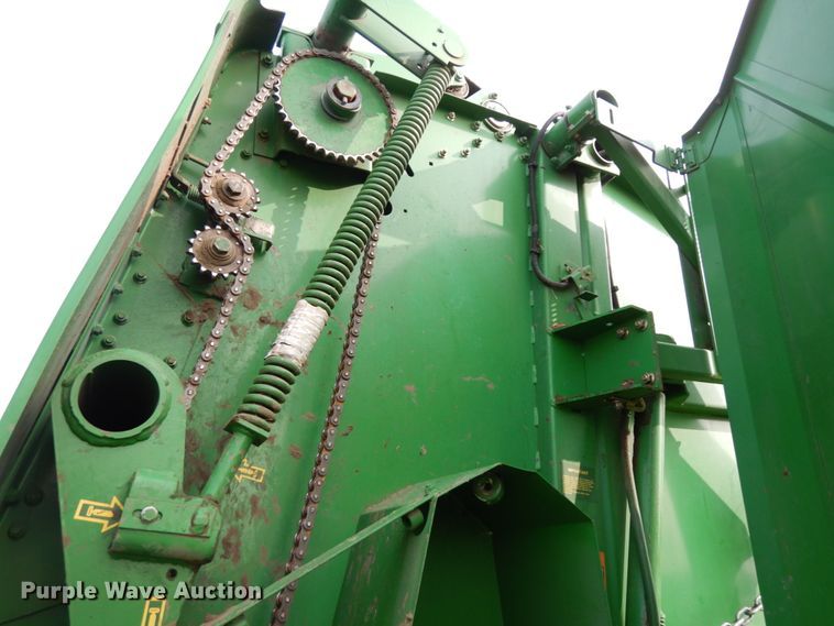 image for item DH6621 John Deere 566  round baler