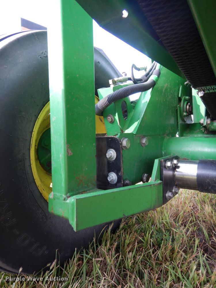 image for item DH6621 John Deere 566  round baler