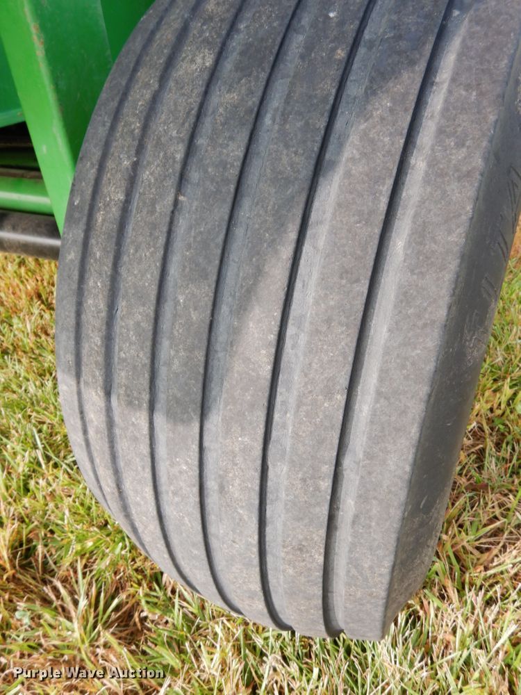 image for item DH6621 John Deere 566  round baler