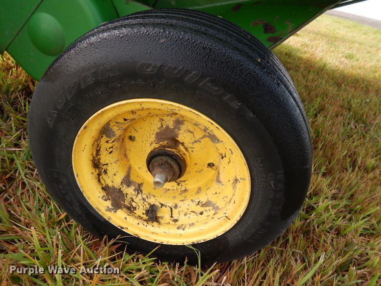 image for item DH6621 John Deere 566  round baler