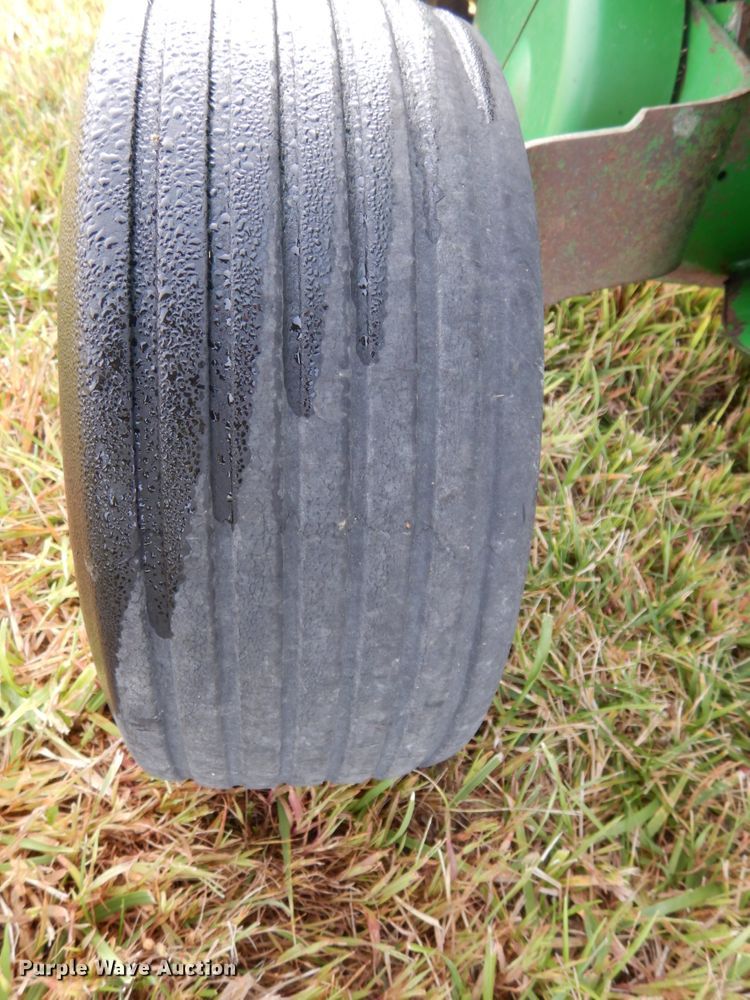 image for item DH6621 John Deere 566  round baler