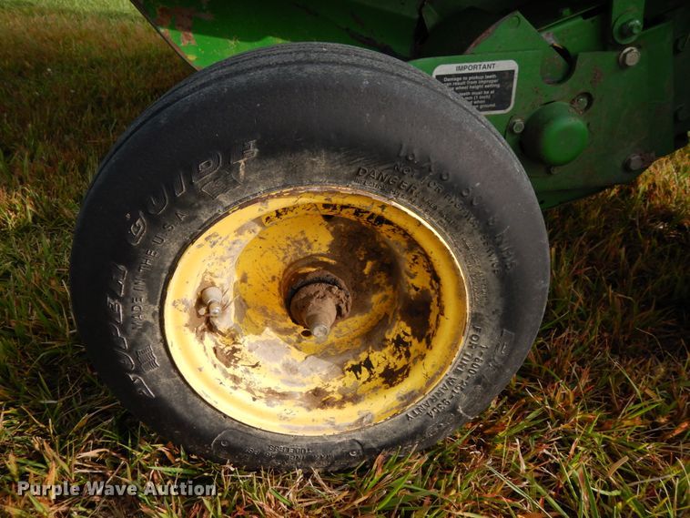 image for item DH6621 John Deere 566  round baler