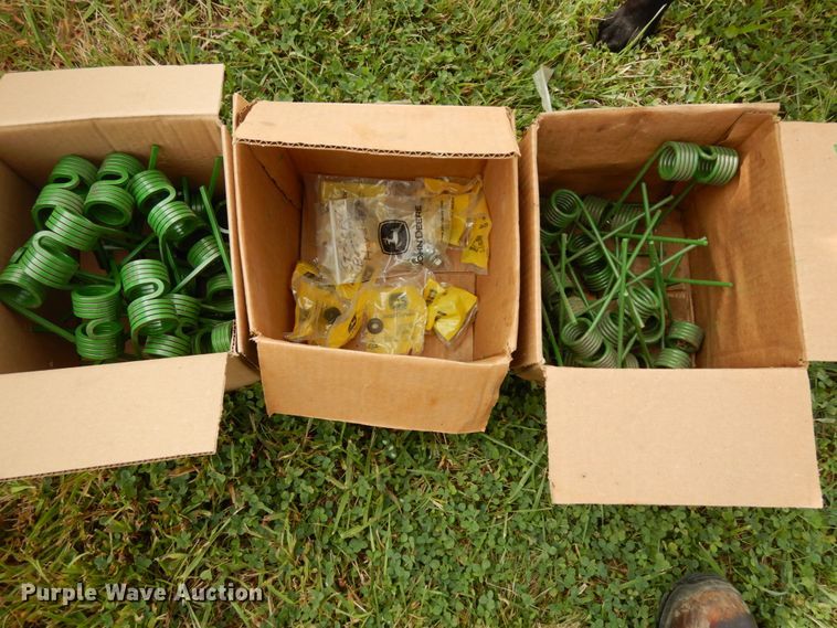 image for item DH6621 John Deere 566  round baler