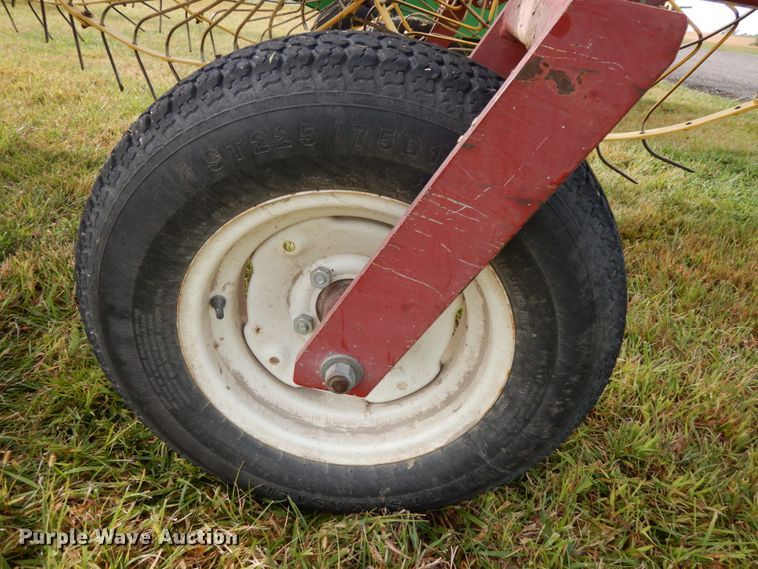 image for item DH6623 New Holland HT152 hay rake