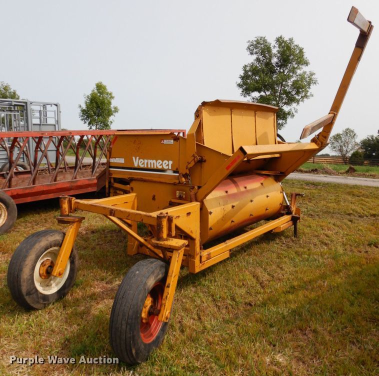 image for item DH6628 HayBuster 256 bale processor