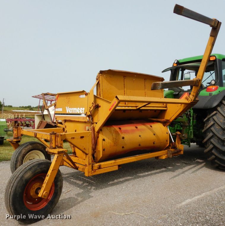 image for item DH6628 HayBuster 256 bale processor