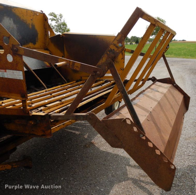 image for item DH6628 HayBuster 256 bale processor