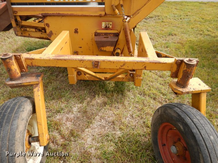 image for item DH6628 HayBuster 256 bale processor