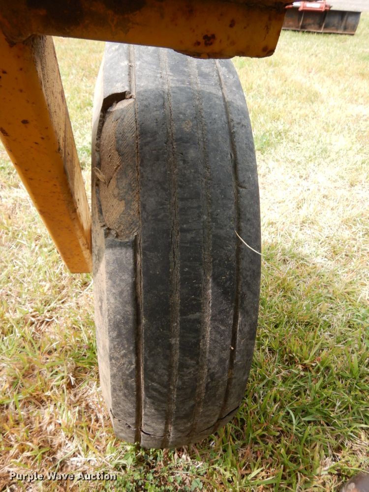 image for item DH6628 HayBuster 256 bale processor