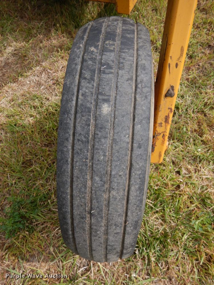 image for item DH6628 HayBuster 256 bale processor