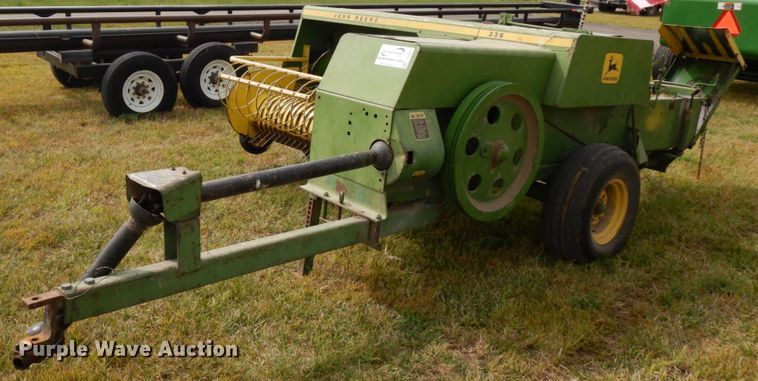 image for item DH6629 John Deere 336  small square baler