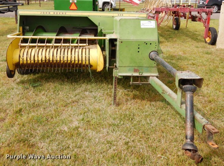 image for item DH6629 John Deere 336  small square baler